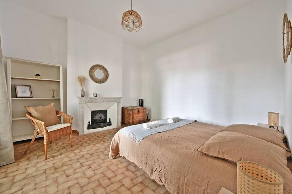 Au Coeur Des Platanes - Parking Gratuit Sous-terrain - Clim - Balcon Apartment Avignon